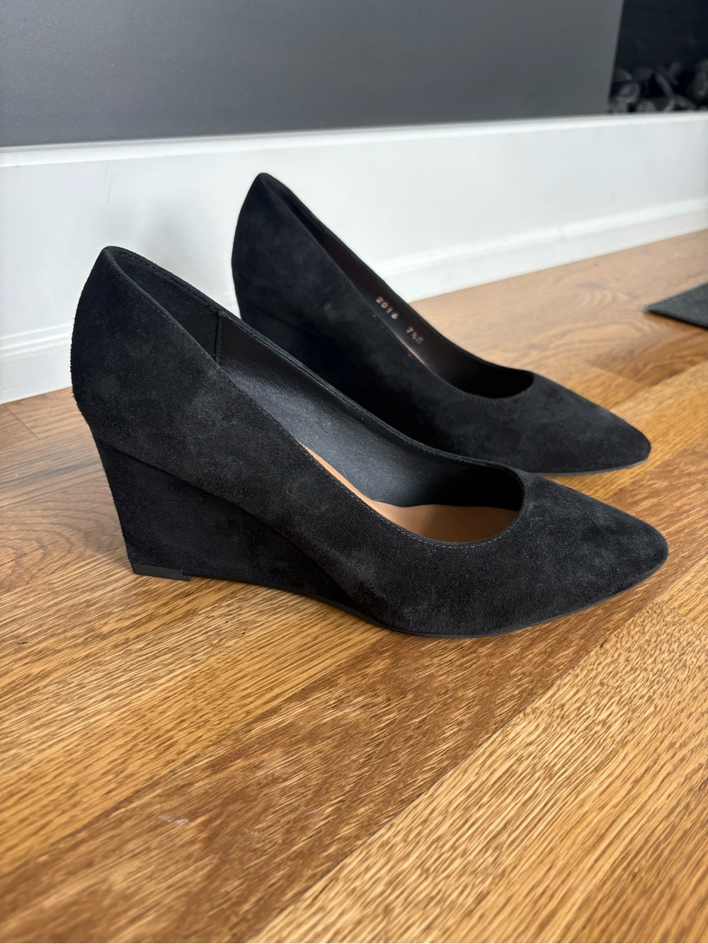 Aquatalia Black Suede Weatherproof Wedge Pumps 7.5 Made in Italy Never Worn